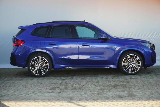 BMW X1 xDrive25e M Sportpakket 20'' / Panoramadak / Harman Kardon / Trekhaak / Elektrisch Verstelbare M Sportstoelen