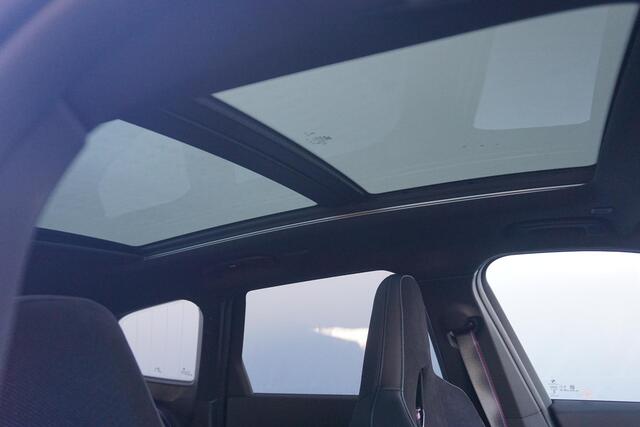 BMW X1 xDrive25e M Sportpakket 20'' / Panoramadak / Harman Kardon / Trekhaak / Elektrisch Verstelbare M Sportstoelen