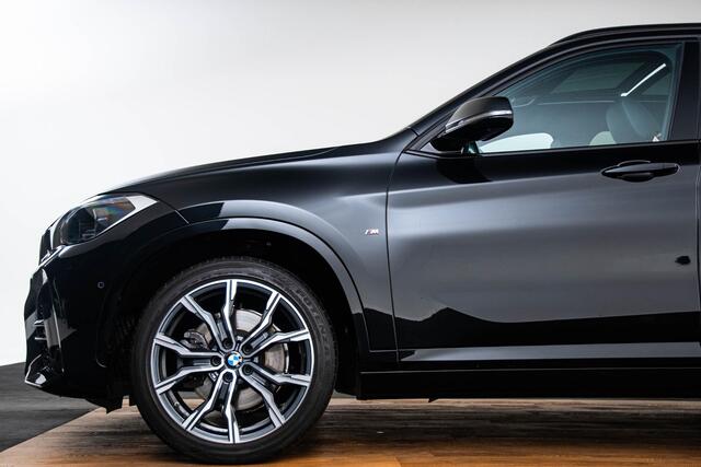BMW X1 xDrive20i High Executive M Sport - Panoramadak - Parking/Driving assistant - Cruise control - Comfort Access - Head up - Elektrisch verwarmde voorstoelen - Hifi - Armsteun voor - Getinte Ruiten -