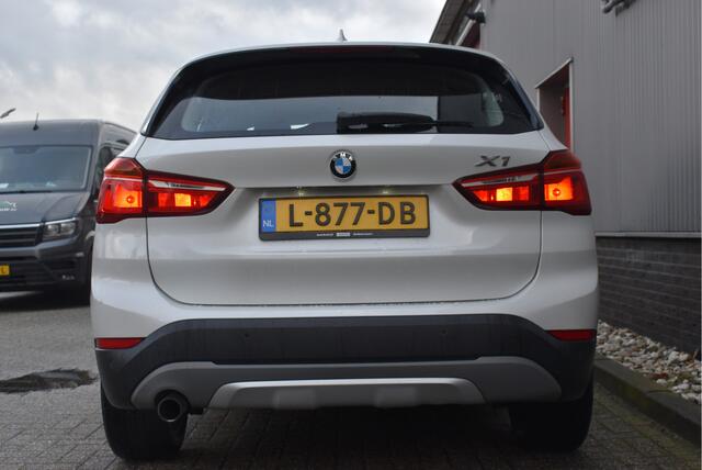 BMW X1 sDrive18i Centennial High Executive AUT. Sportstoelen, Leder, Cruise, PDC, Stoelverwarming