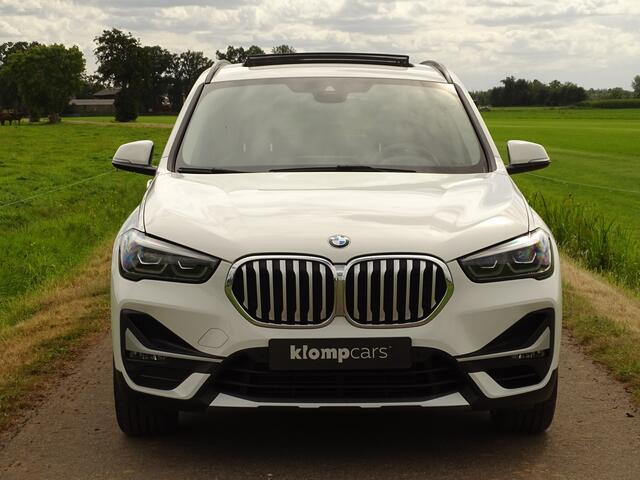 BMW X1 xDrive25i X-Line | 230PK | Schuifd. | Trekhk.| Nav | 19inch | Camera | Keyless | Uniek!