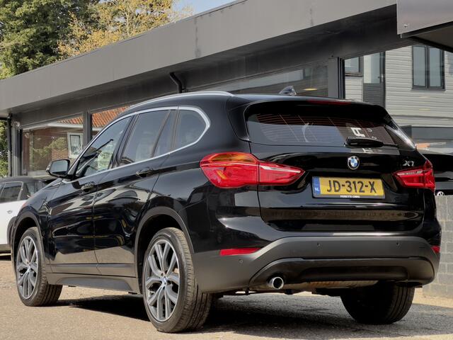 BMW X1 sDrive16d CORPORATE ESSENTIAL LEDER NAVI AIRCO PARK-ASSIST 19 INCH-M.VELGEN LED PDC