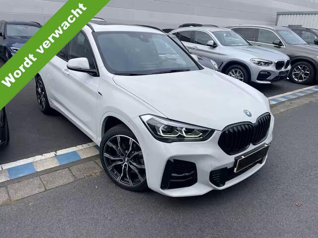 BMW X1 xDrive25e High Executive M Sport LED Head-Up Display Panoramadak Trekhaak Elek. Stoelverstelling 19 Inch Achteruitrijcamera Stuurverwarming ACC BTW Vol!!!!
