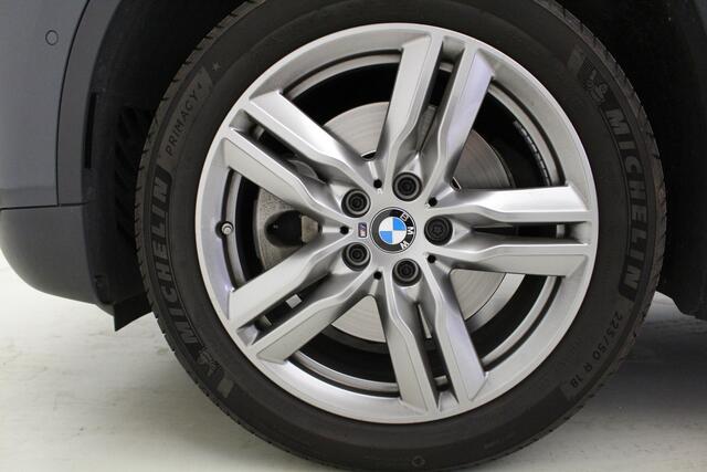 BMW X1 sDrive20i xLine | Panorama | 18" M-Sport | High Executive | Head-Up | Camera