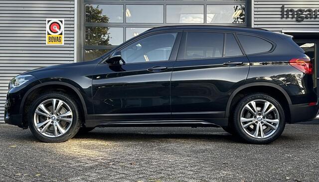 BMW X1 sDrive20i High Executive l Sfeer verlichting l Navi l Trekhaak l Electrische Klep