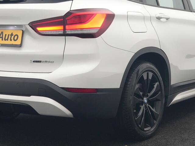 BMW X1 xDrive25e Sportline Plug In Hybrid 221pk Dealer O.H PHEV | Navigatie | Sfeerverlichting | LED Koplampen | Sportstoelen Verwarmd | DAB | 18"L.M |