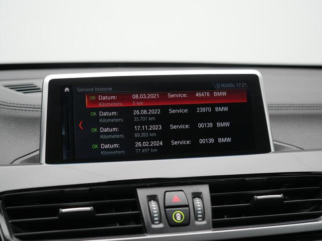 BMW X1 xDrive25e Sportline Plug In Hybrid 221pk Dealer O.H PHEV | Navigatie | Sfeerverlichting | LED Koplampen | Sportstoelen Verwarmd | DAB | 18"L.M |