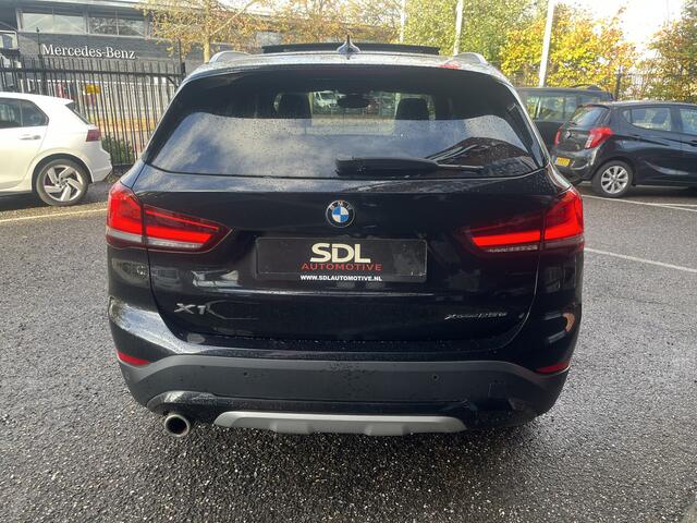 BMW X1 xDrive25e High Executive X-Line // FULL LED // KEYLESS // ELEK. ACHTERKLEP // HALF LEDER // NAVI+APPLE CARPLAY // STOELVERWARMING //