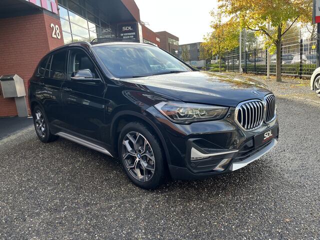 BMW X1 xDrive25e High Executive X-Line // FULL LED // KEYLESS // ELEK. ACHTERKLEP // HALF LEDER // NAVI+APPLE CARPLAY // STOELVERWARMING //