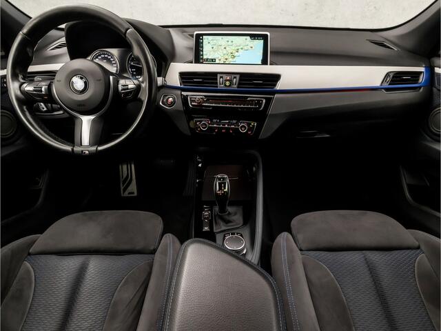 BMW X1 xDrive25i M Sport Executive 225Pk Automaat (GROOT NAVI, M PAKKET, HEAD-UP DISPLAY, HARMAN/KARDON, VIRTUAL COCKPIT, ALCANTARA SPORTSTOELEN, STOELVERWARMING, GETINT GLAS, ELEK ACHTERKLEP, NIEUWSTAAT)