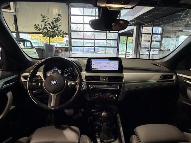 BMW X1 xDrive25e High Executive M-Sport | 19" | Camera | Trekhaak | Stoelverwarming | Navigatie | 4x4