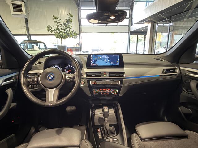 BMW X1 xDrive25e High Executive Sportline | Black edition | Panorama | HUD | Stoelverwarming