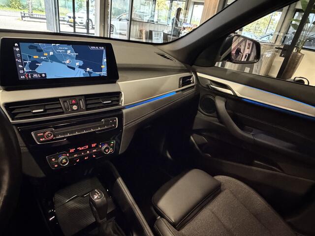 BMW X1 xDrive25e High Executive Sportline | Black edition | Panorama | HUD | Stoelverwarming