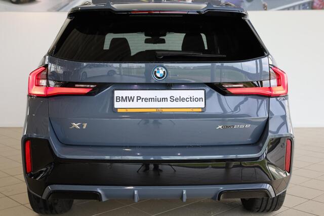 BMW X1 xDrive25e M Sportpakket Pro | Panoramadak | Harman Kardon | Trekhaak