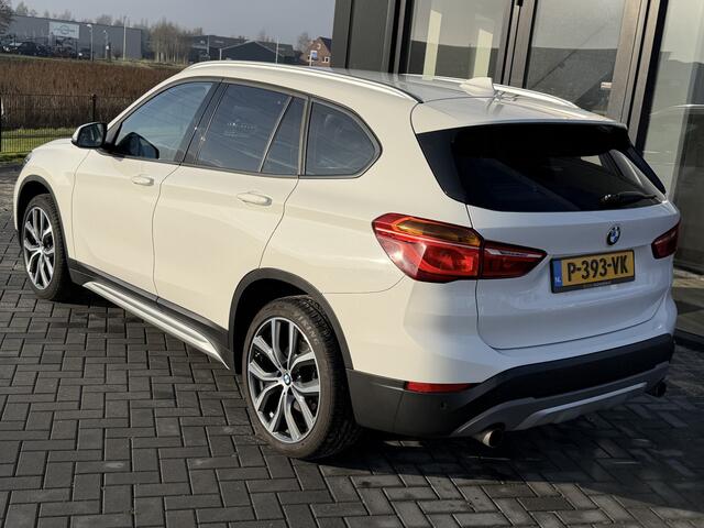 BMW X1 xDrive20i Centennial High Executive Verw. Sportstoelen | PDC | LED | Super netjes!