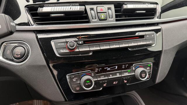 BMW X1 sDrive18i High Executive X Line | Panoramadak | Harman Kardon | Parkeersensoren | Head-Up Display | Leer | Stoelverwarming | Navigatie | Camera | Automaat | Digitale Tellers | Keyless | LED | Cruise Control |