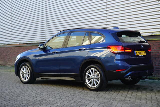 BMW X1 sDrive20i Executive Edition/Head-Up/Sportstoelen/ LED/Trekhaak.