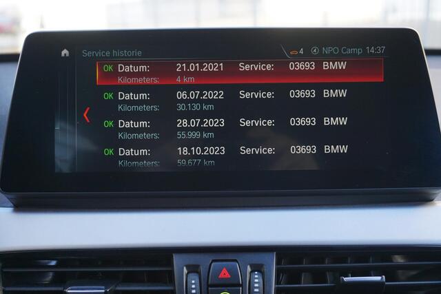 BMW X1 sDrive20i Executive Edition/Head-Up/Sportstoelen/ LED/Trekhaak.