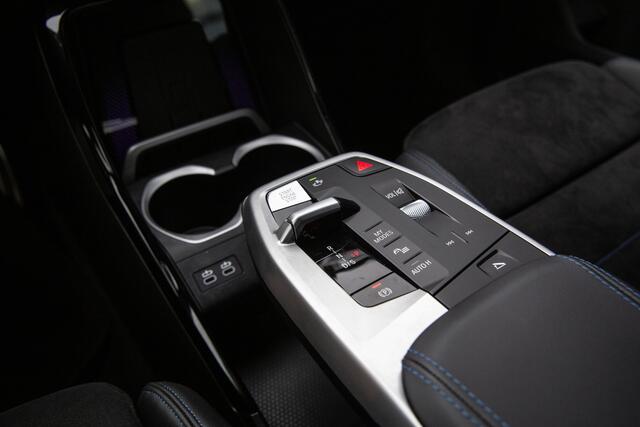 BMW X1 sDrive18i M-sport Achteruitrijcamera, Draadloze lader, Sfeerverlichting,