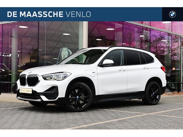 BMW X1 xDrive25e High Executive Automaat / Panoramadak / Achteruitrijcamera / Comfort Access / LED / Head-Up / Stoelverwarming
