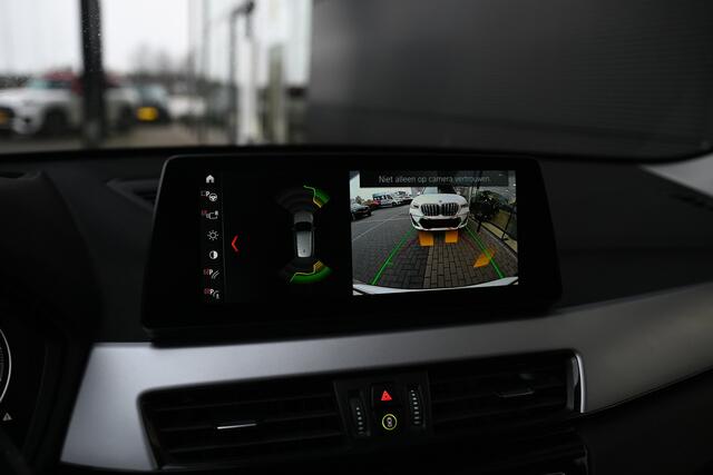 BMW X1 xDrive25e High Executive Automaat / Panoramadak / Achteruitrijcamera / Comfort Access / LED / Head-Up / Stoelverwarming