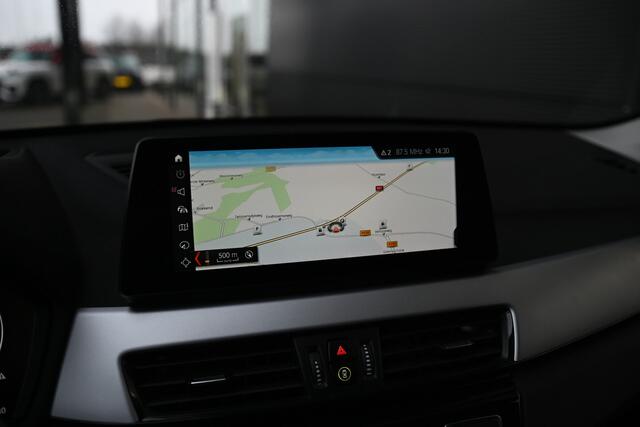 BMW X1 xDrive25e High Executive Automaat / Panoramadak / Achteruitrijcamera / Comfort Access / LED / Head-Up / Stoelverwarming