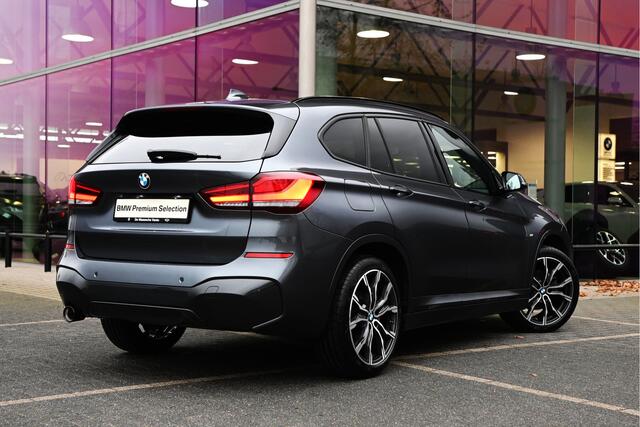 BMW X1 sDrive18i Executive M Sport Automaat / Sportstoelen / Adaptieve LED / Head-Up / M Sportonderstel