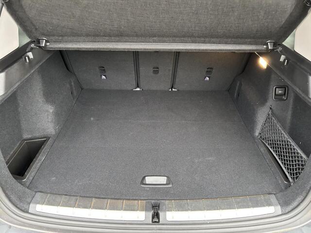 BMW X1 sDrive20i Business Edition Plus | Panoramadak | Sportstoelen | Vol leder | 1e Eig |