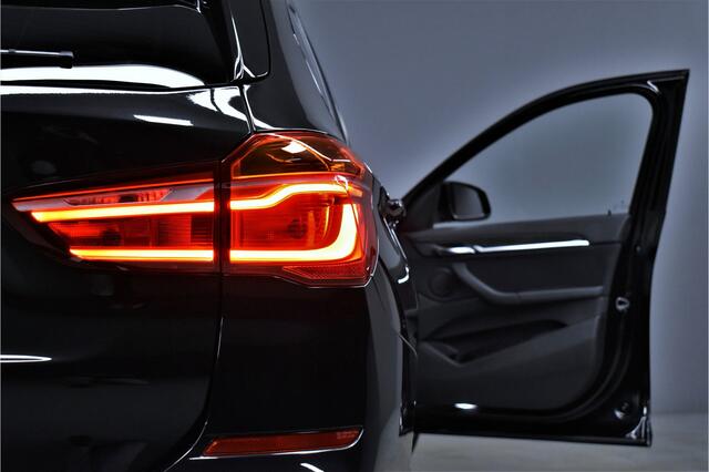 BMW X1 sDrive20i 192pk Automaat High Executive Pano/Camera/Head-up/Adap.cruise/Navi/Led/Stoelverw./Lmv20''