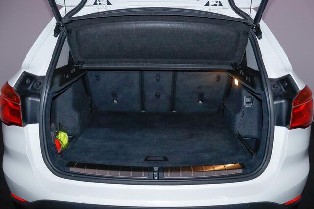 BMW X1 18iA X-LINE EDITION PANO/FULL LED/CAMERA/HEAD UP/STOELVERW./NAVI/DAB/PDC V+A/LMV 18''