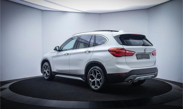 BMW X1 18iA X-LINE EDITION PANO/FULL LED/CAMERA/HEAD UP/STOELVERW./NAVI/DAB/PDC V+A/LMV 18''