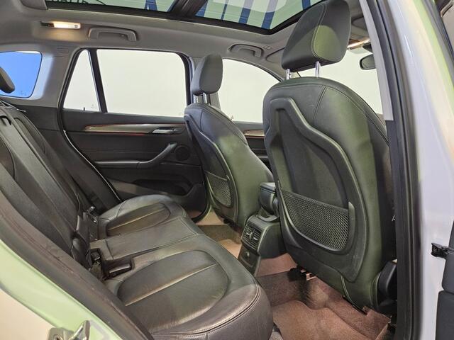 BMW X1 sDrive18i High Executive / Pano / LED