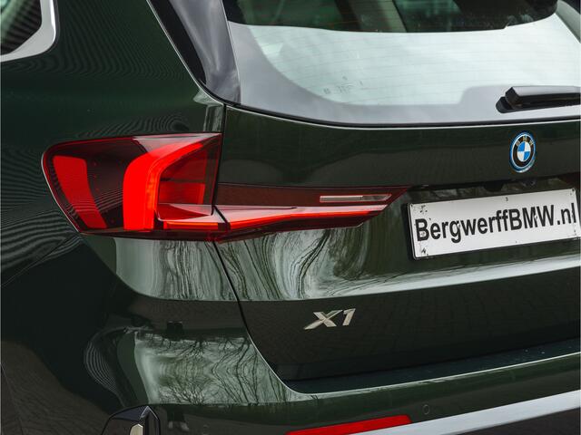 BMW X1 xDrive25e - xLine - Pano - Trekhaak - Camera - Stuurwiel verwarmd