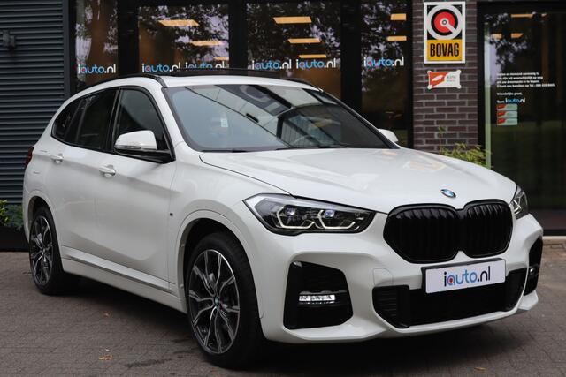 BMW X1 xDrive25e 220pk M-Sport Shadow Line Pano/Keyless/Navi/Leder Dakota/LED/DAB/19"