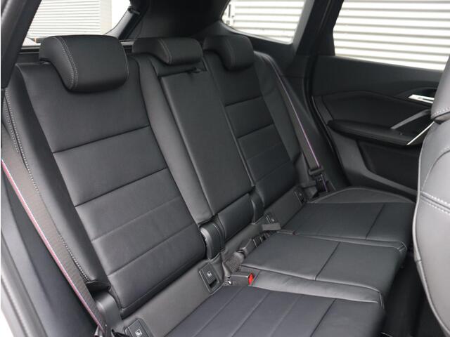 BMW X1 xDrive23i High Executive | M Sportpakket Pro | Travel Pack | Comfort Pack | Innovation Pack | Panoramadak | Harman Kardon | Trekhaak