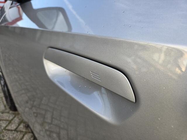 BMW X1 sDrive18i M Sport Shadow Line 18"/Panoramadak/Trekhaak/Sportstoelen/Keyless/Stoelverwarming/Camera/Elektrisch klep