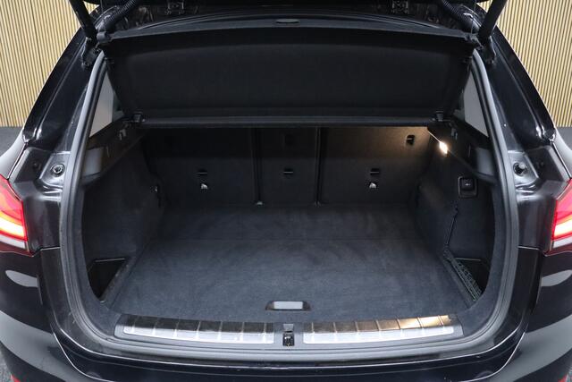 BMW X1 sDrive20i High Executive Edition | Elek. Glazen Panoramadak | Cruise-control | Afneembare Trekhaak | Elek. Achterklep | Clima | Navigatie | Parkeerhulp | Leder | Stoelverwarming