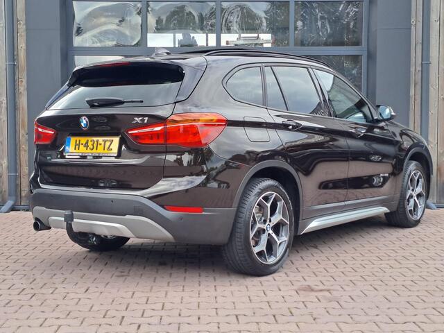 BMW X1 sDrive18i High Executive | Automaat | Leder | Pano | Trekhaak | Cruise | PDC | All-seasons |