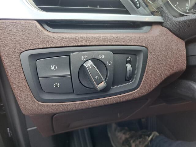 BMW X1 sDrive18i High Executive | Automaat | Leder | Pano | Trekhaak | Cruise | PDC | All-seasons |