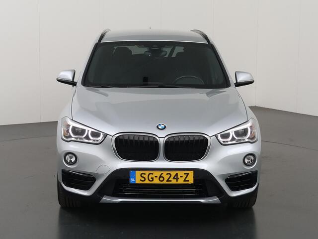 BMW X1 sDrive18i Executive | Sportline | Sportstoelen | Navigatie | Parkeercamera | Stoelverwarming | Climate Control |