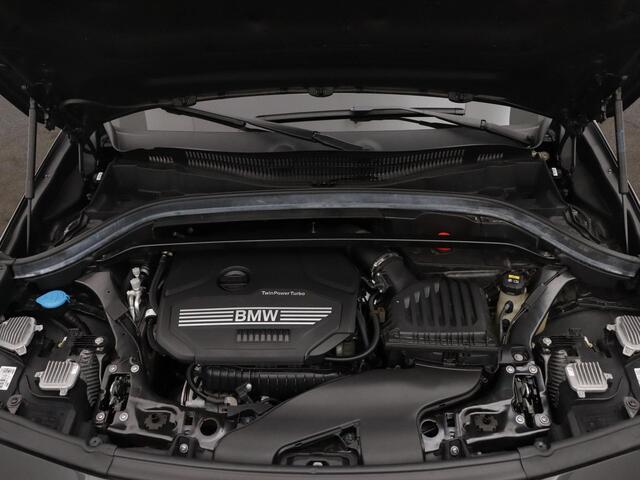 BMW X2 sDrive18i Executive Edition | Panorama | Performance Stoelen | 19 '' |