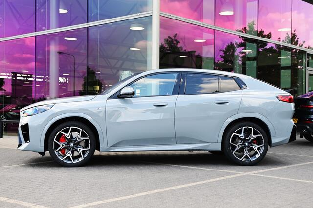 BMW X2 sDrive20i High Executive M Sport Automaat / Panoramadak / Trekhaak / Sportstoelen / M Adaptief onderstel / Comfort Access / Adaptieve LED / Parking Assistant Plus / Head-Up