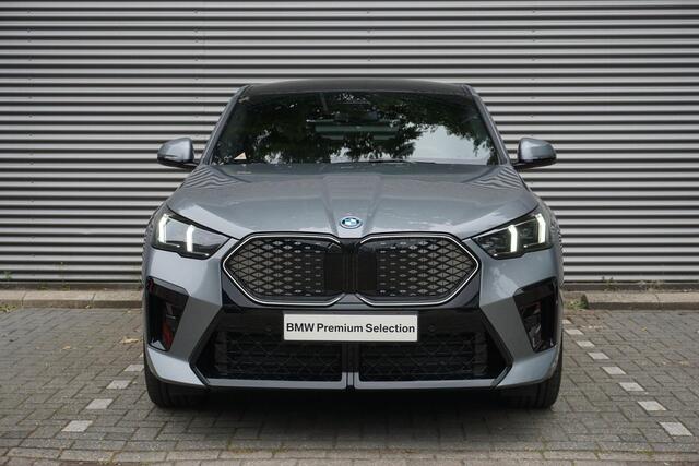 BMW X2 iX2 eDrive20 M Sportpakket Pro | Comfort Pack | Glazen panoramadak | Parking Assistant Plus | Harman-Kardon sound system