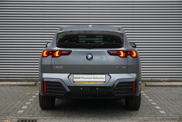 BMW X2 iX2 eDrive20 M Sportpakket Pro | Comfort Pack | Glazen panoramadak | Parking Assistant Plus | Harman-Kardon sound system