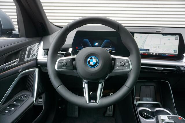BMW X2 iX2 eDrive20 M Sportpakket Pro | Comfort Pack | Glazen panoramadak | Parking Assistant Plus | Harman-Kardon sound system