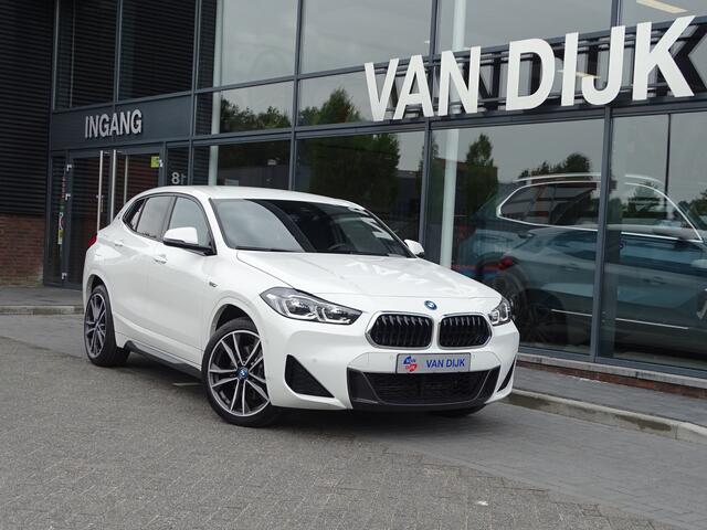 BMW X2 xDrive25e Exe. M-Sportpakket Sportstoelen Ada. LED Navigatie Extra-Getintglas Park-Ass. 19''LM Velgen