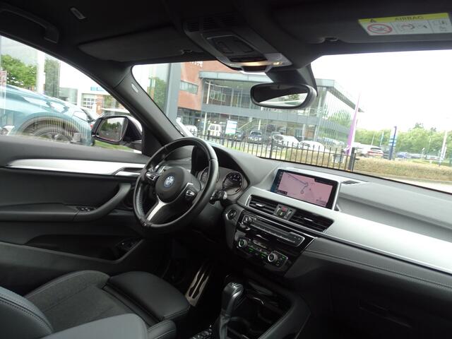 BMW X2 xDrive25e Exe. M-Sportpakket Sportstoelen Ada. LED Navigatie Extra-Getintglas Park-Ass. 19''LM Velgen