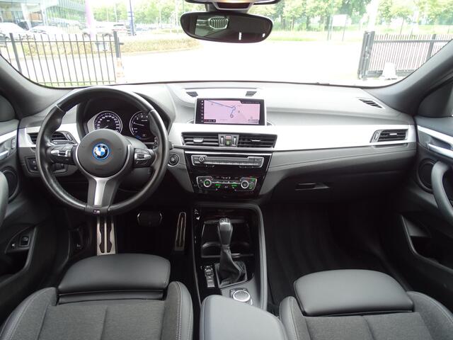 BMW X2 xDrive25e Exe. M-Sportpakket Sportstoelen Ada. LED Navigatie Extra-Getintglas Park-Ass. 19''LM Velgen