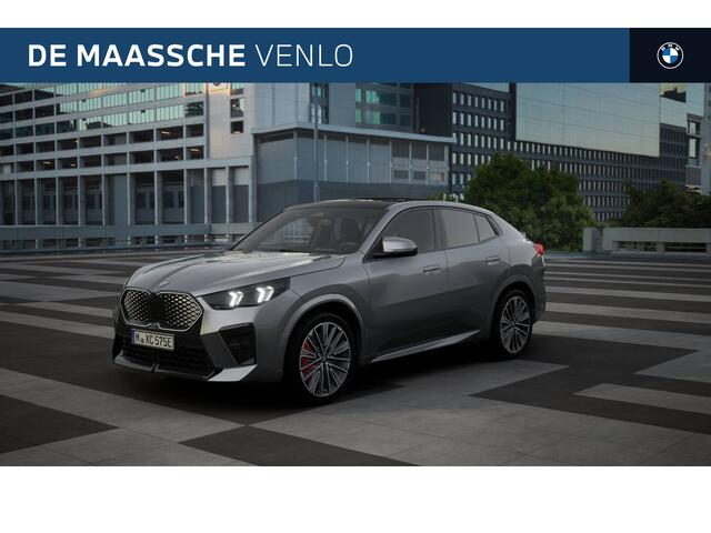 BMW X2 iX2 eDrive20 High Executive M Sport / Panoramadak / Trekhaak / Sportstoelen / M Adaptief onderstel / Adaptieve LED / Parking Assistant Plus / Head-Up / Stuurverwarming