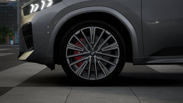 BMW X2 iX2 eDrive20 High Executive M Sport / Panoramadak / Trekhaak / Sportstoelen / M Adaptief onderstel / Adaptieve LED / Parking Assistant Plus / Head-Up / Stuurverwarming